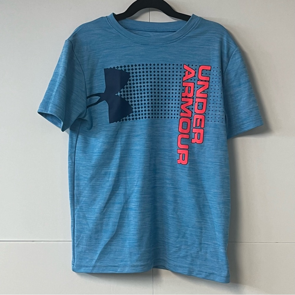 Boys Under Armour Short Sleeve Loose HeatGear Shirt - Size YMD